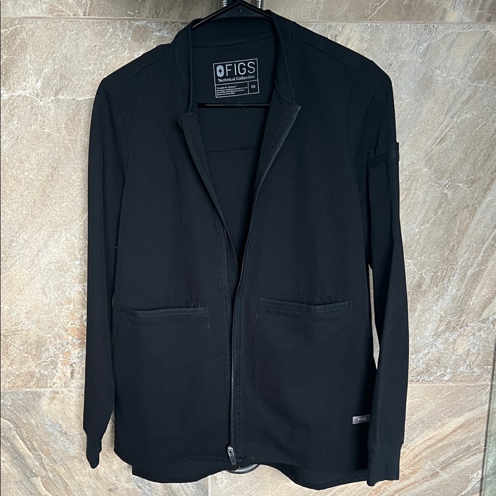 FIGS Bellery Scrub Jacket Black